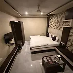 Rajkamal Palace - Near Kashi Vishwanath Temple