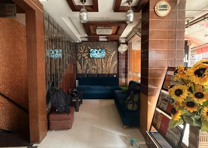 Rajkamal Palace - Near Kashi Vishwanath Temple