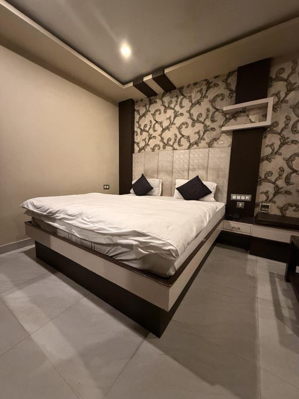 Rajkamal Palace - Near Kashi Vishwanath Temple Hotel